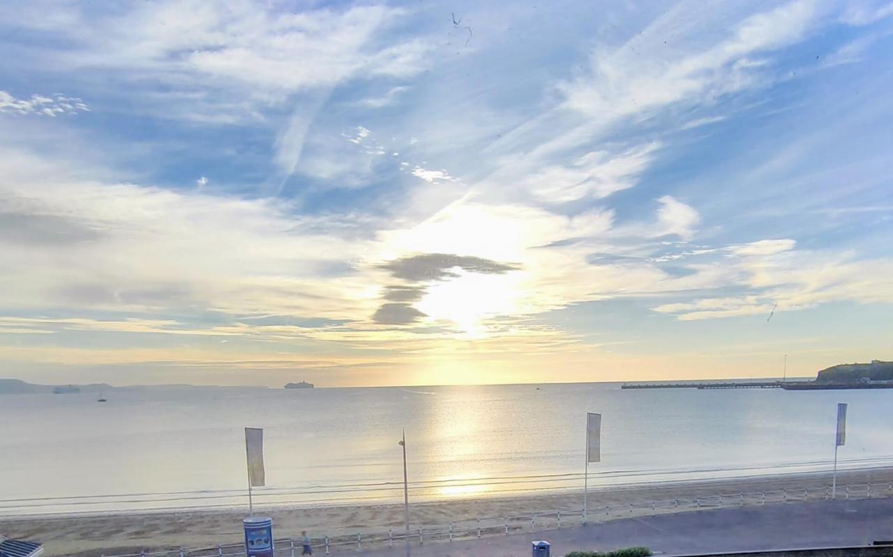 Sunrise View - Beachfront Apartment, Weymouth Exterior photo