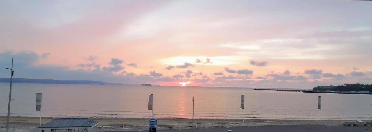 Sunrise View - Beachfront Apartment, Weymouth Exterior photo